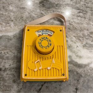 Fisher Price Vintage 1970 Music Box 758 “The Mulberry Bush” pocket radio